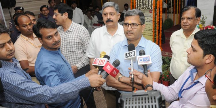 The Chairman, Railway Board, Shri Ashwani Lohani interacting with the media after launching an awareness campaign for Protection of Children in Contact with Railways, in New Delhi on June 07, 2018.	
The General Manager, Northern Railway, Shri Vishwesh Chaube and senior officials are also seen.