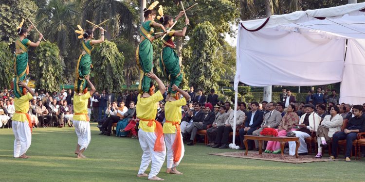 The Vice President, Shri M. Venkaiah Naidu and Smt. Usha Naidu witnessing the Folk Dance performances made by the Tableaux Artists, who participated in the Republic Day Parade - 2019, in New Delhi on January 28, 2019.