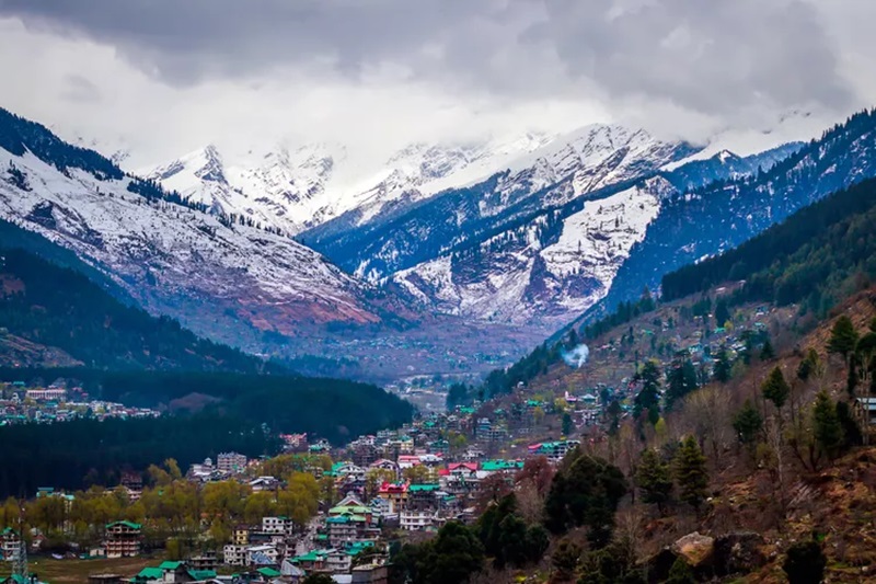 Snowfall revives hope for tourism in Manali